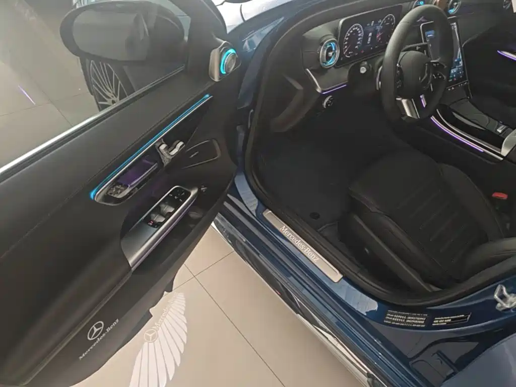 Mercedes-Benz C-Class 2023 — фото 16