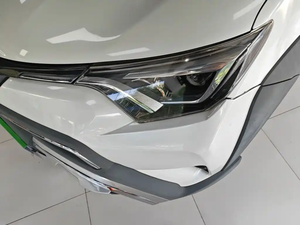Toyota RAV4 2019 — фото 24