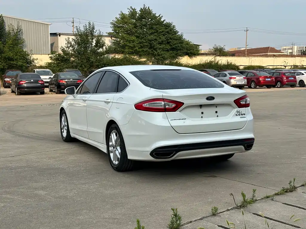 Ford Mondeo 2015 — фото 11