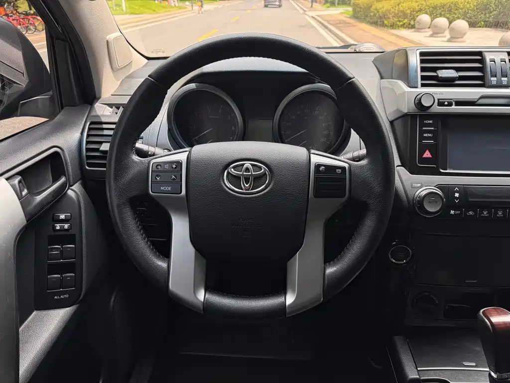 Toyota Prado 2015 — фото 10