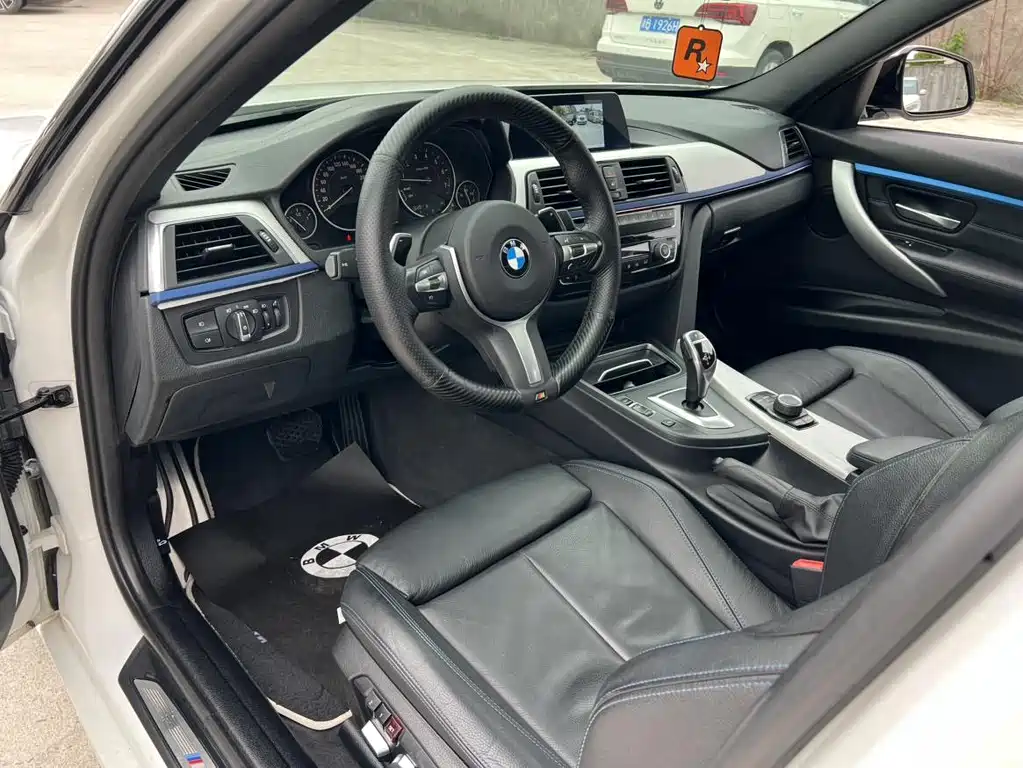 BMW 3 Series 2018 — фото 8