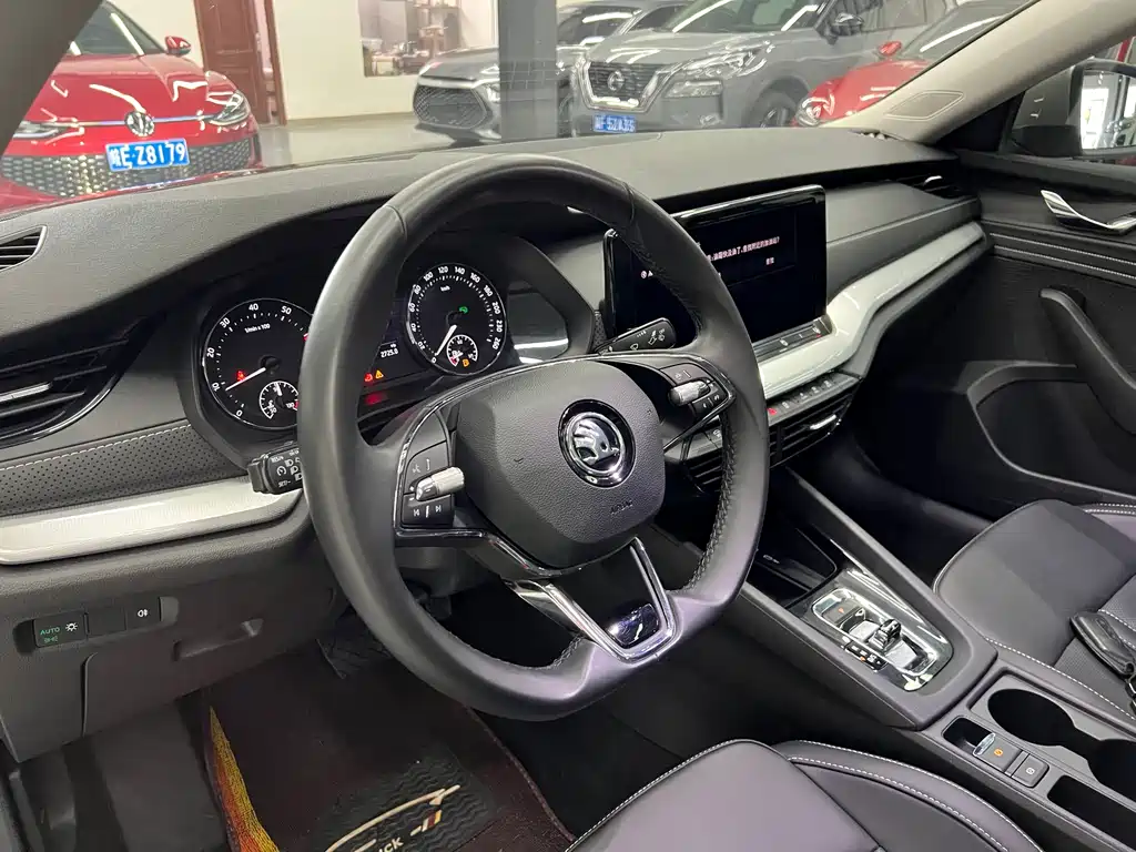 Skoda Octavia 2022 — фото 11