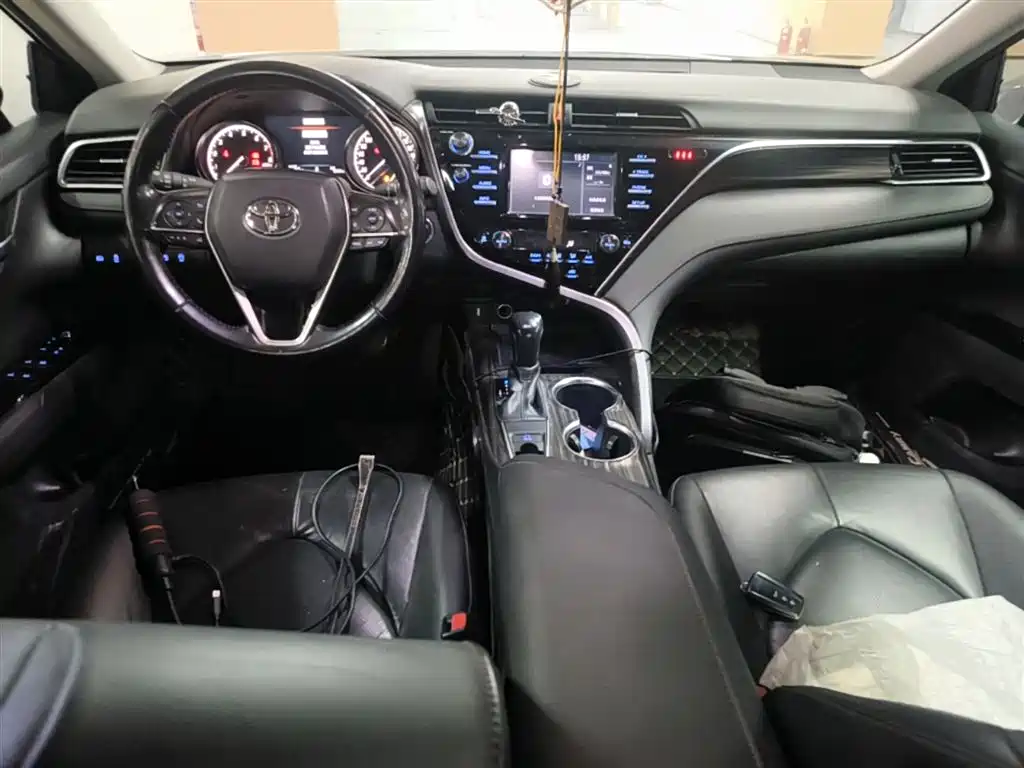 Toyota Camry 2018 — фото 10
