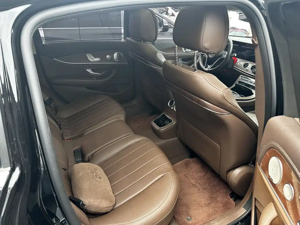 Mercedes-Benz E-Class 2023 — фото 14