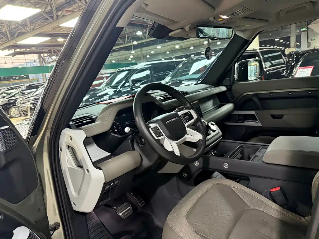 Land Rover Defender 2021 — фото 12