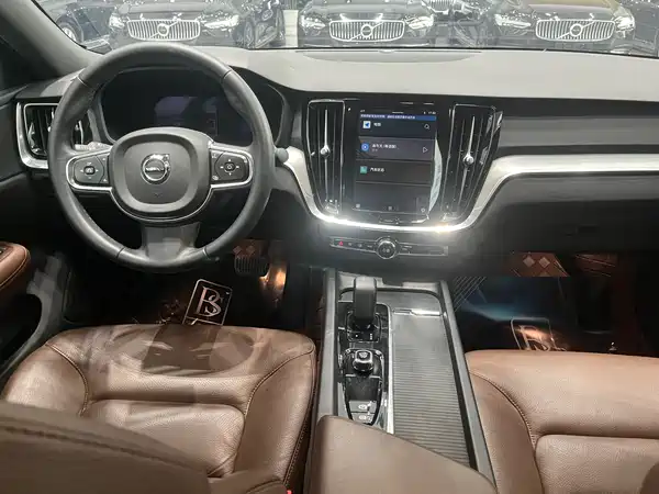 Volvo S60 2023