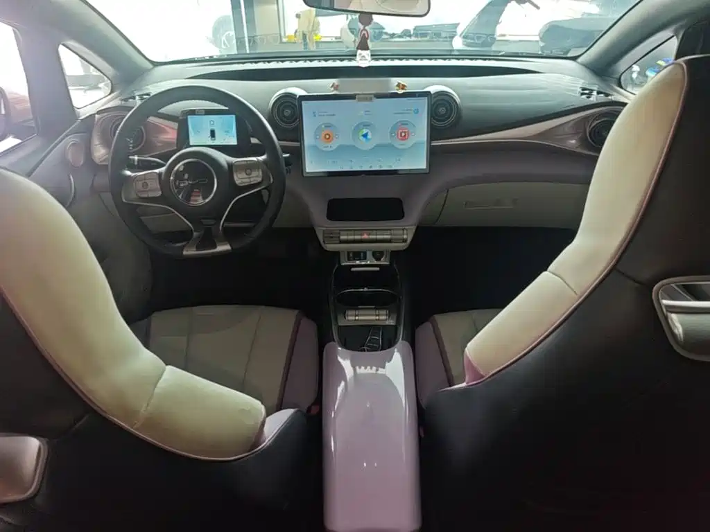 BYD Dolphin 2022 — фото 10