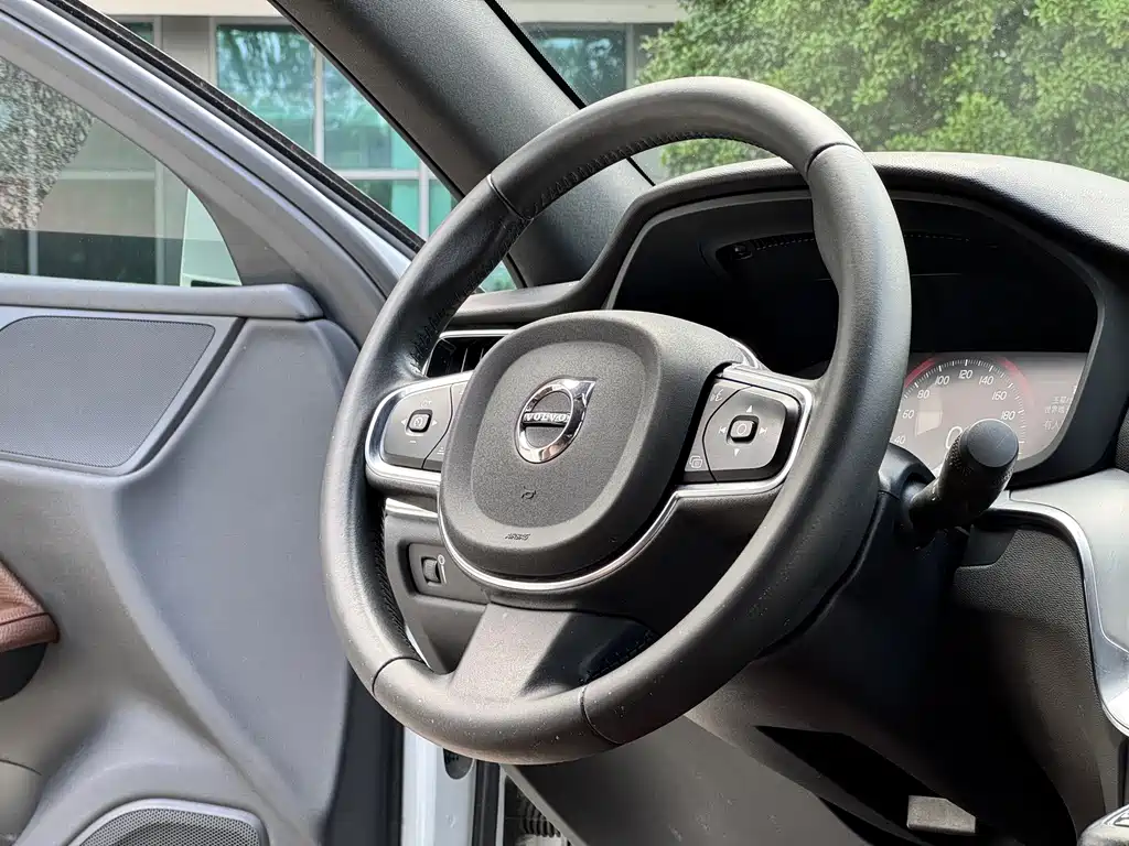 Volvo S60 2020 — фото 14
