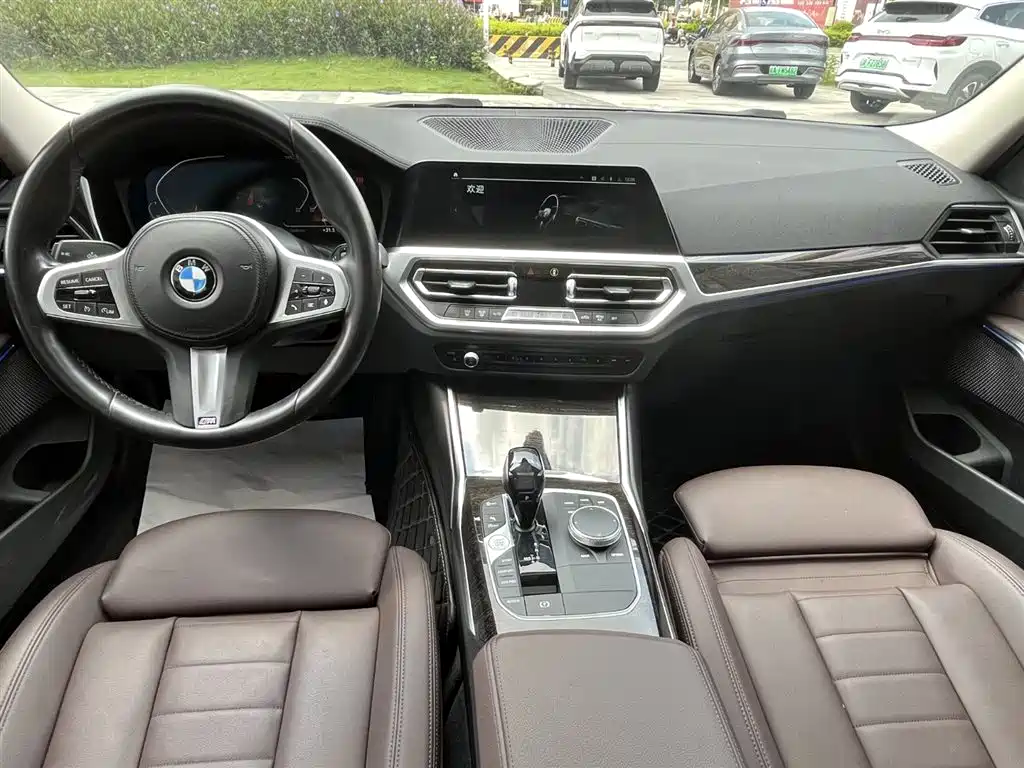 BMW 3 Series 2021 — фото 19