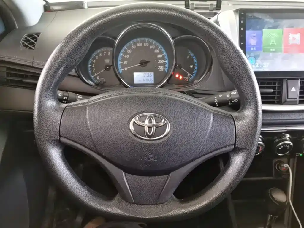 Toyota Yaris L 2018 — фото 11