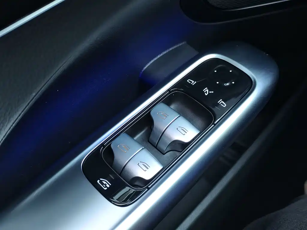 Mercedes-Benz C-Class 2025 — фото 17