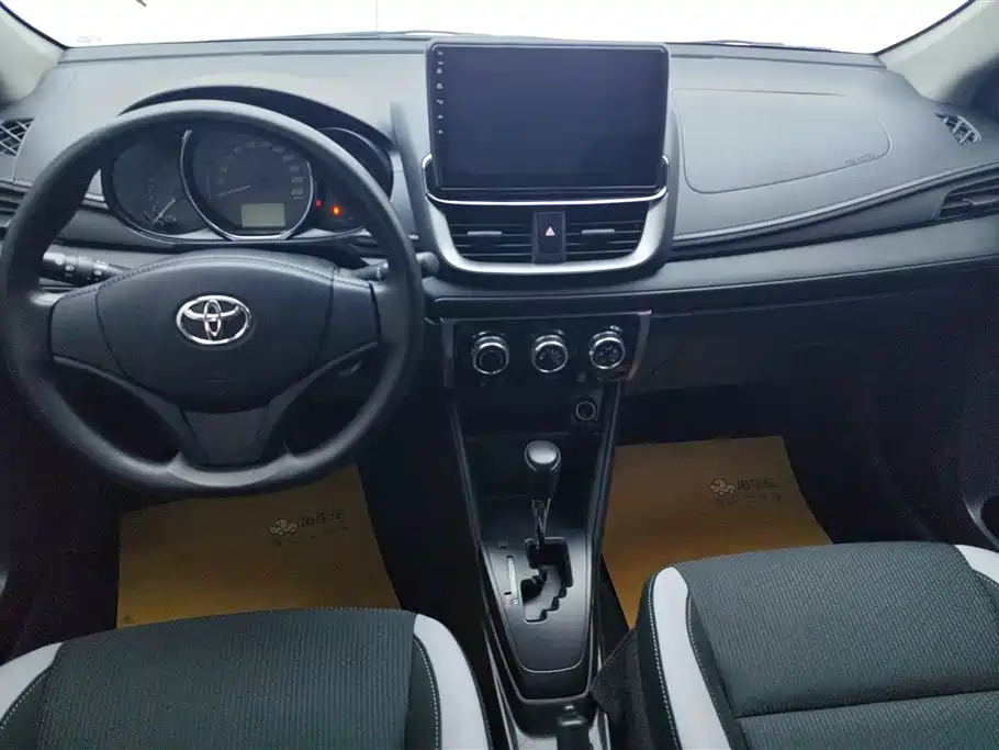 Toyota Yaris L 2020 — фото 12