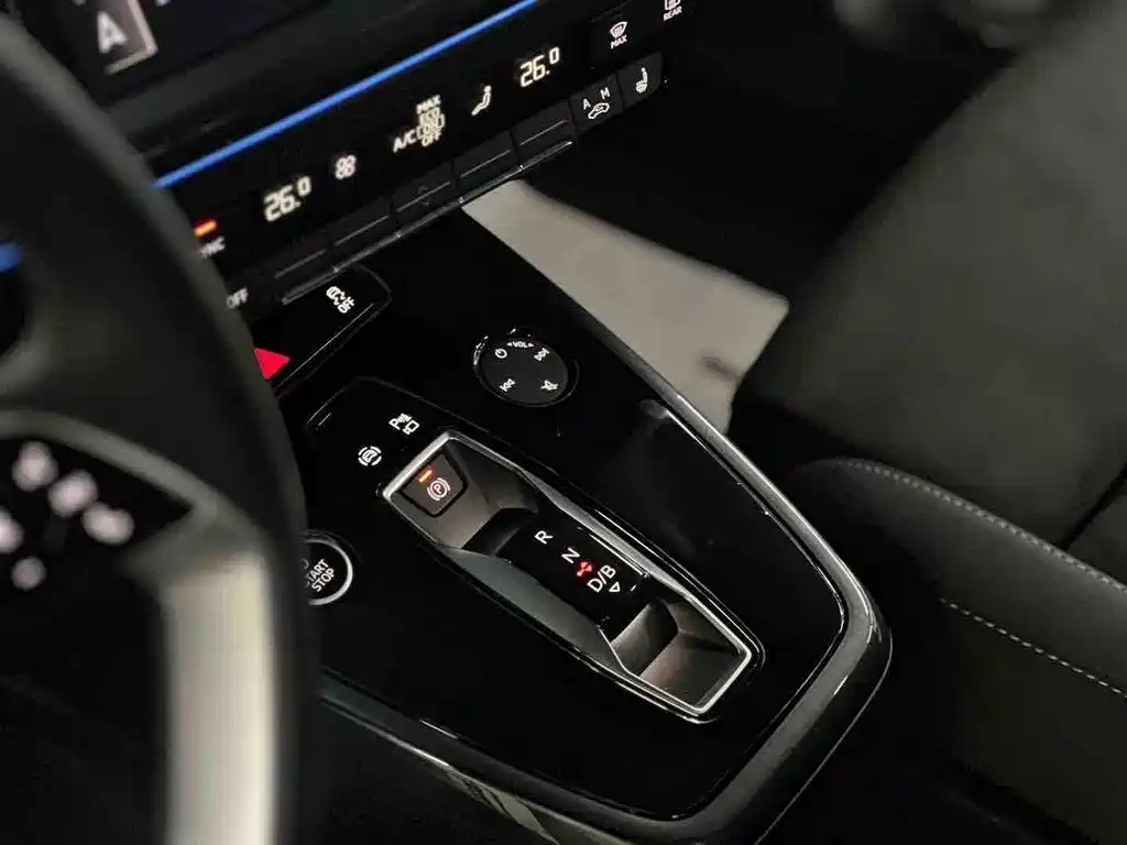 Audi Q4 e-tron 2024 — фото 4