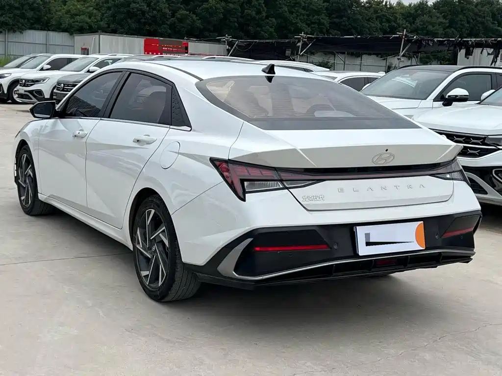 Hyundai Elantra 2023