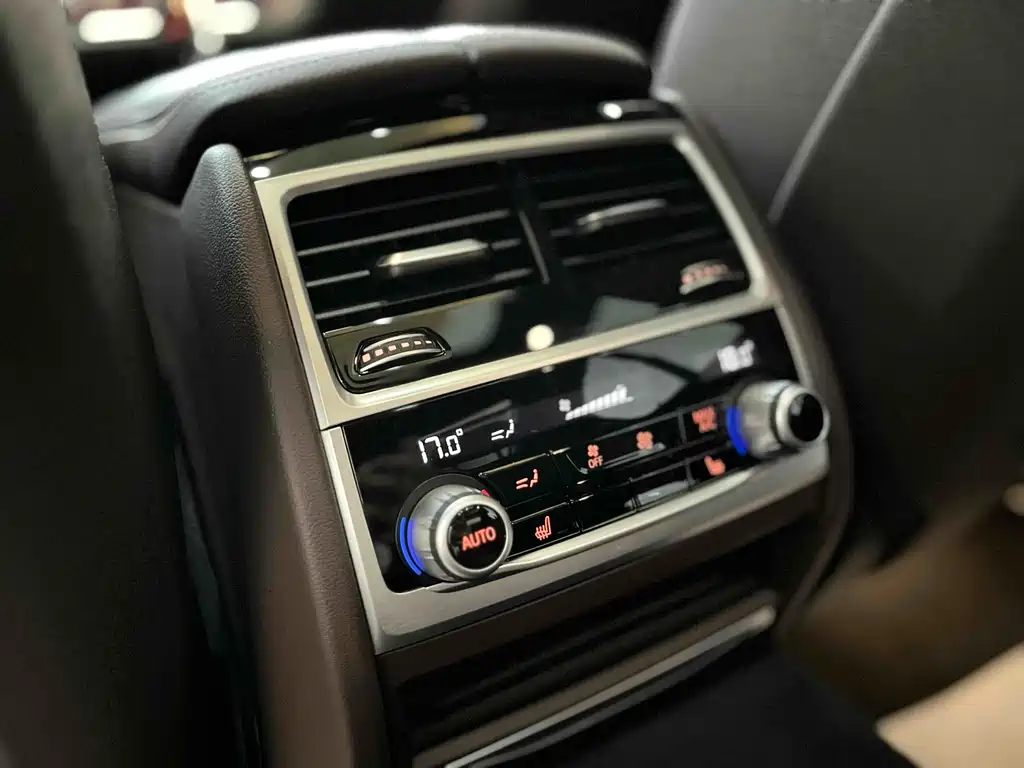 BMW 7 Series 2018 — фото 14