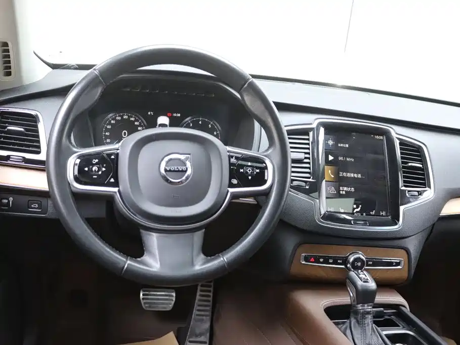 Volvo XC90 2020 — фото 28