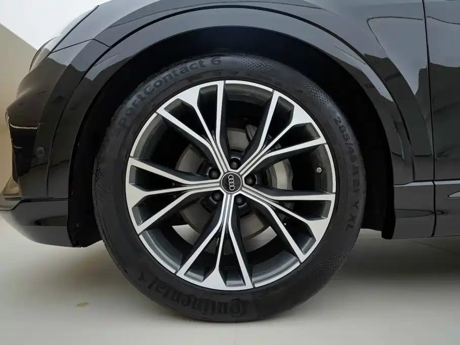 Audi Q8 2023 — фото 12