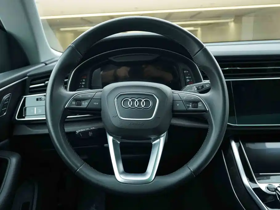 Audi Q8 2023 — фото 20