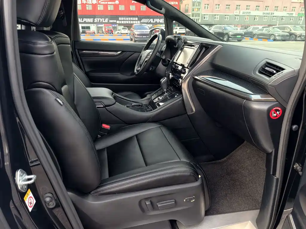Toyota Alphard 2018 — фото 12