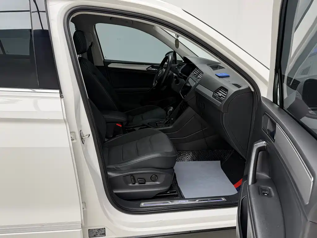 Volkswagen Tiguan L PHEV 2021 — фото 10