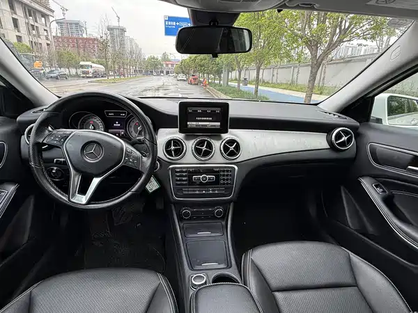 Mercedes-Benz GLA 2015