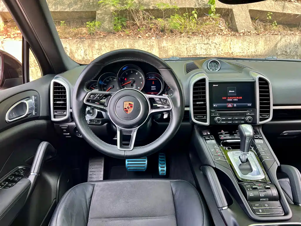 Porsche Cayenne 2017 — фото 12