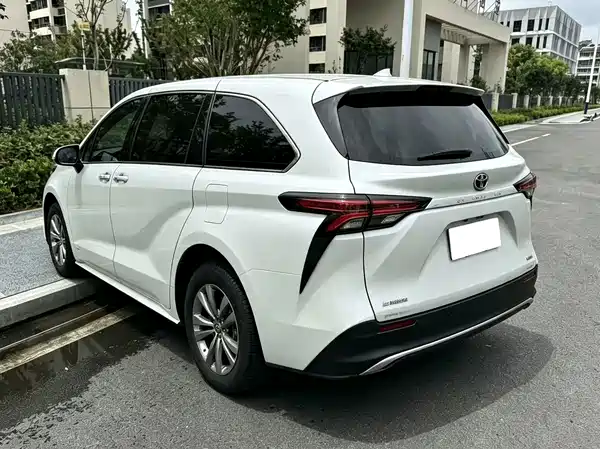Toyota Sienna 2025