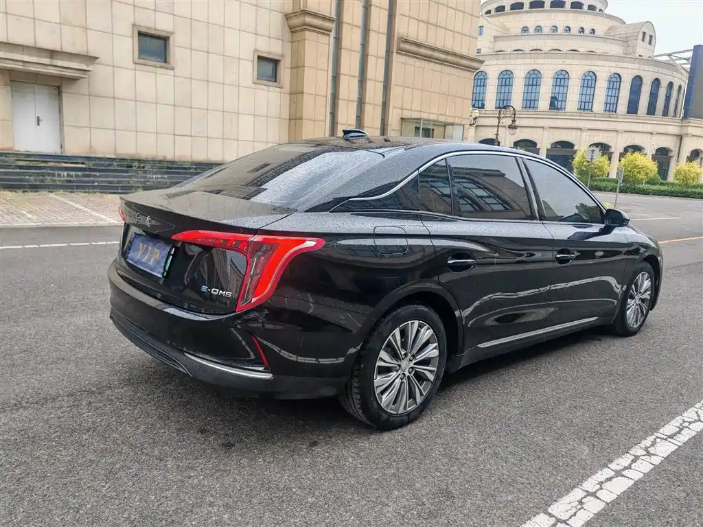 Hongqi E-QM5 2023 — фото 18