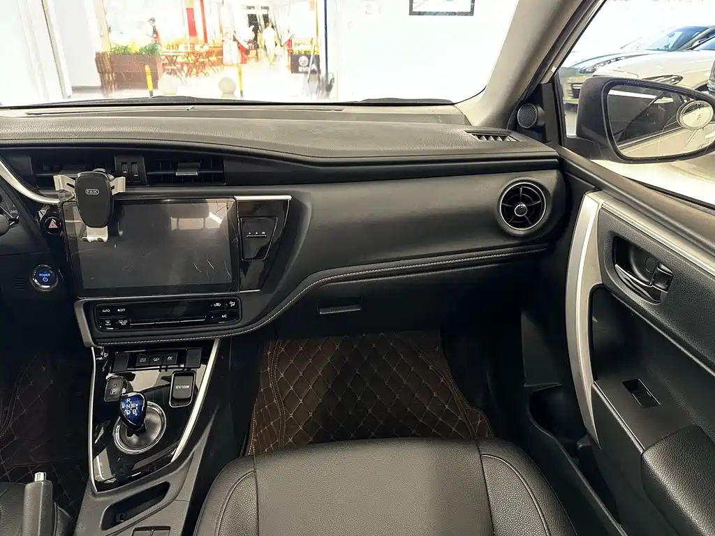 Toyota Corolla Hybrid 2019 — фото 19