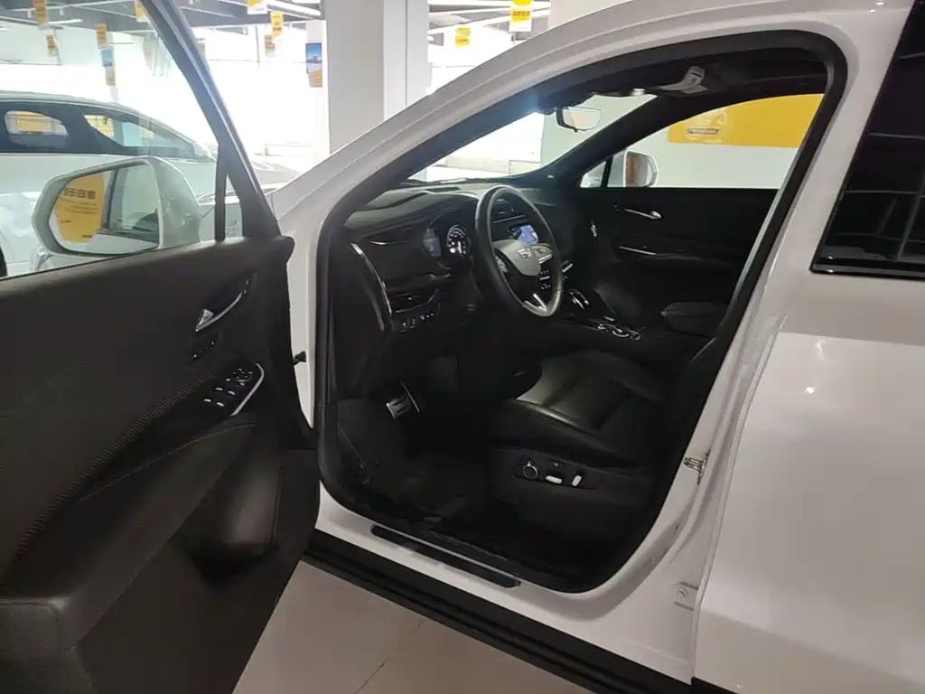 Cadillac XT4 2023 — фото 16