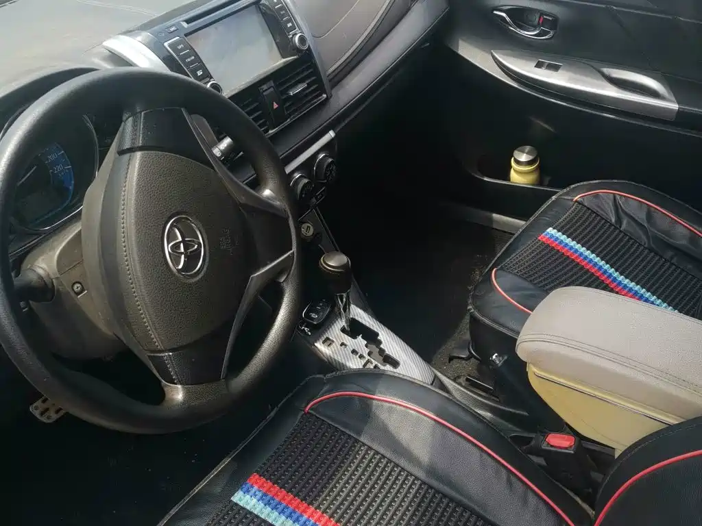 Toyota Yaris L 2015 — фото 12
