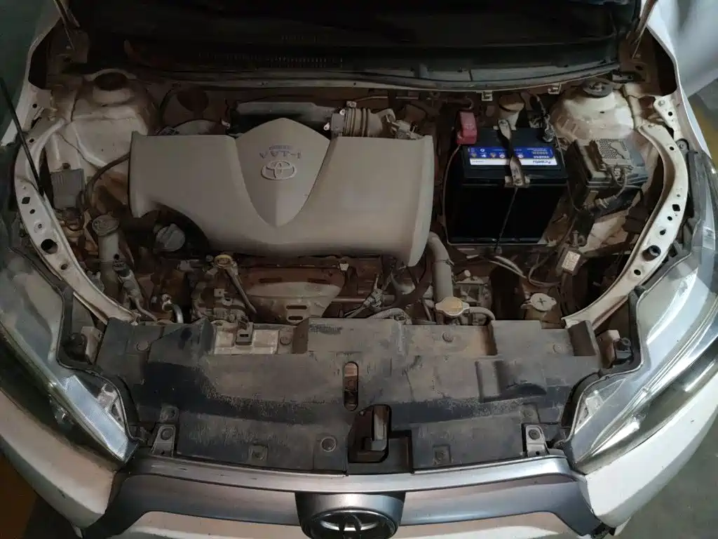 Toyota Yaris L 2015 — фото 10