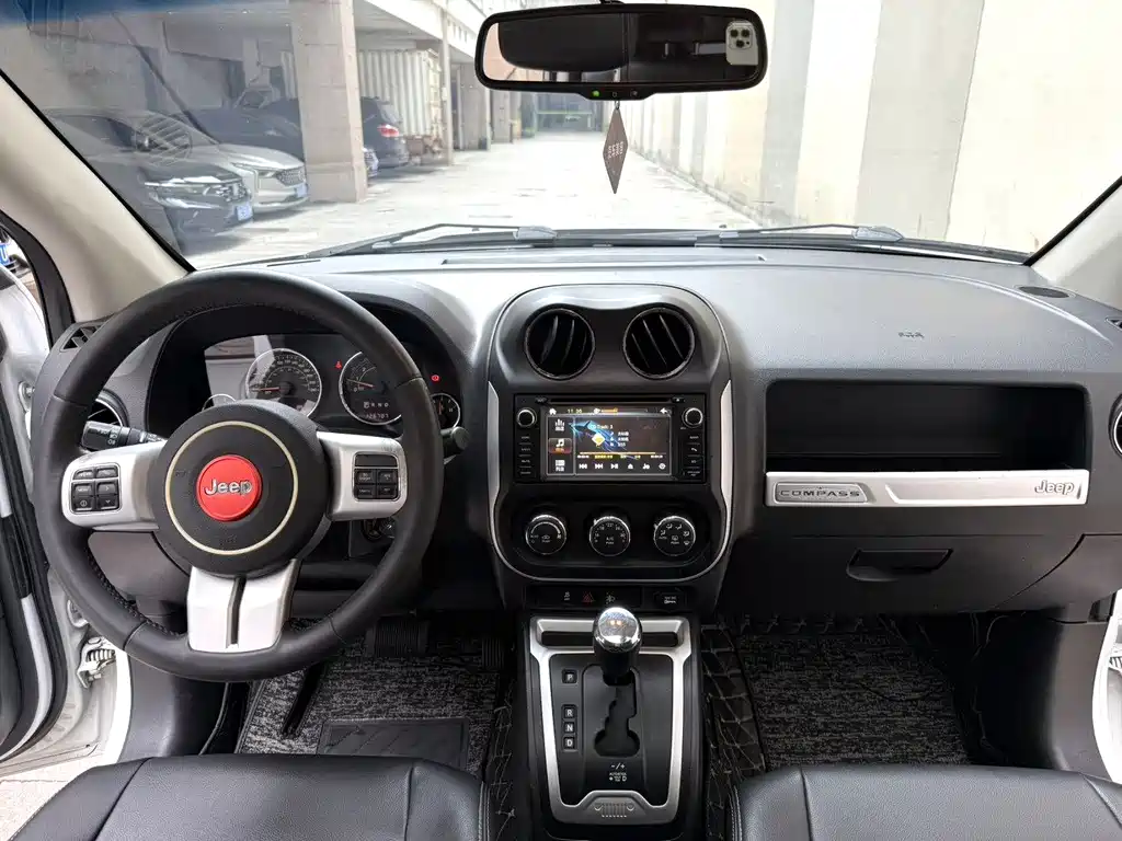 Jeep Compass 2015 — фото 3