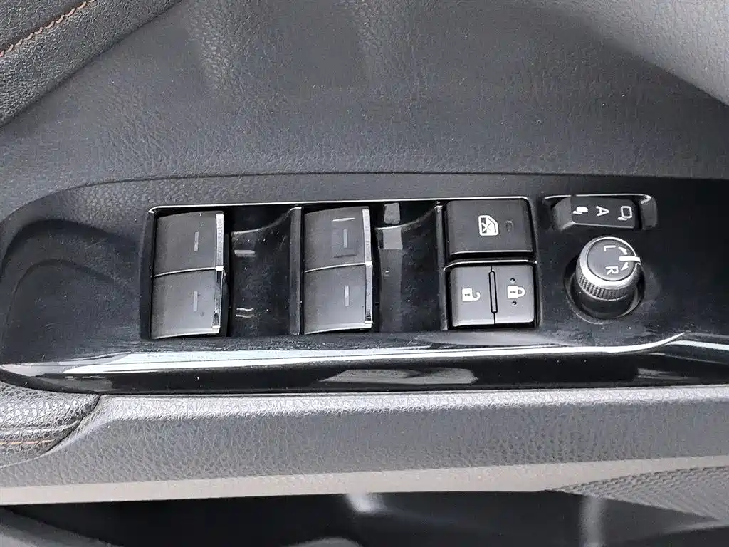Toyota Camry 2023 — фото 9