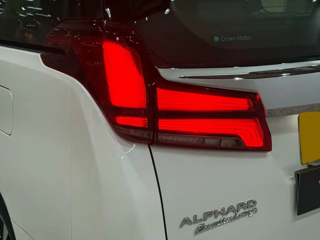 Toyota Alphard 2018 — фото 18