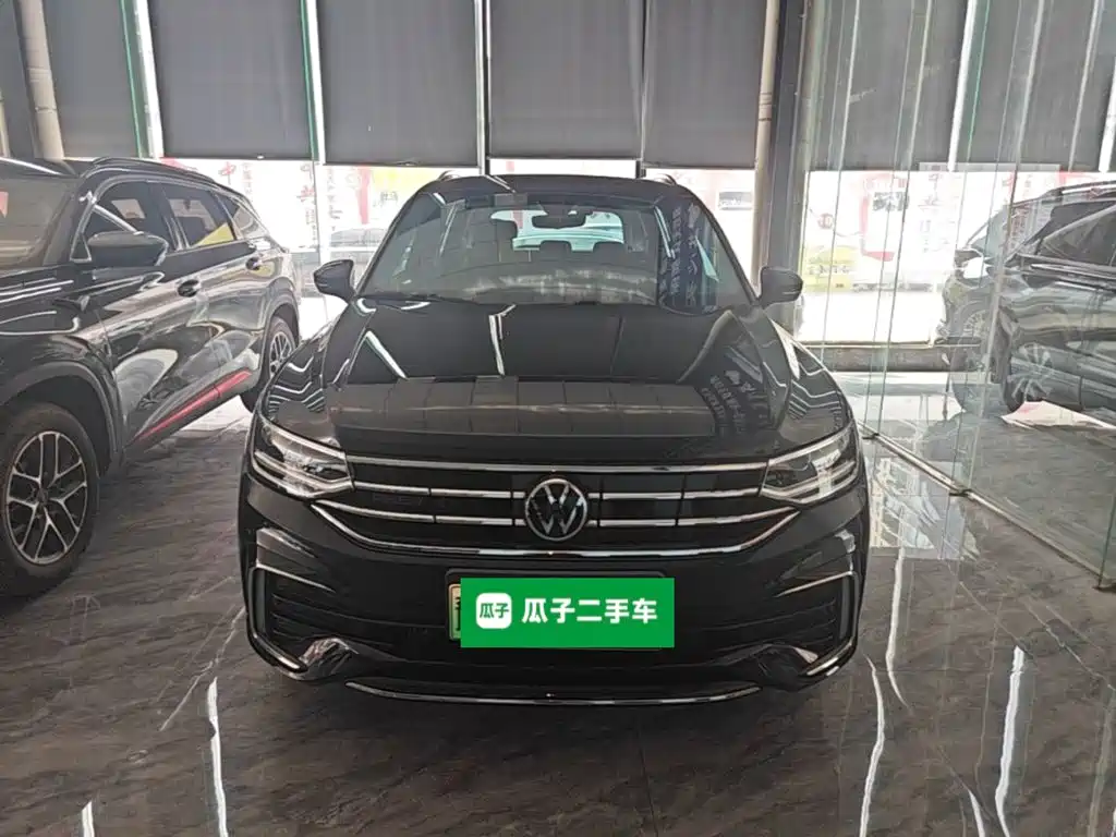 Volkswagen Tiguan L Plug-In Hybrid 2024 — фото 3