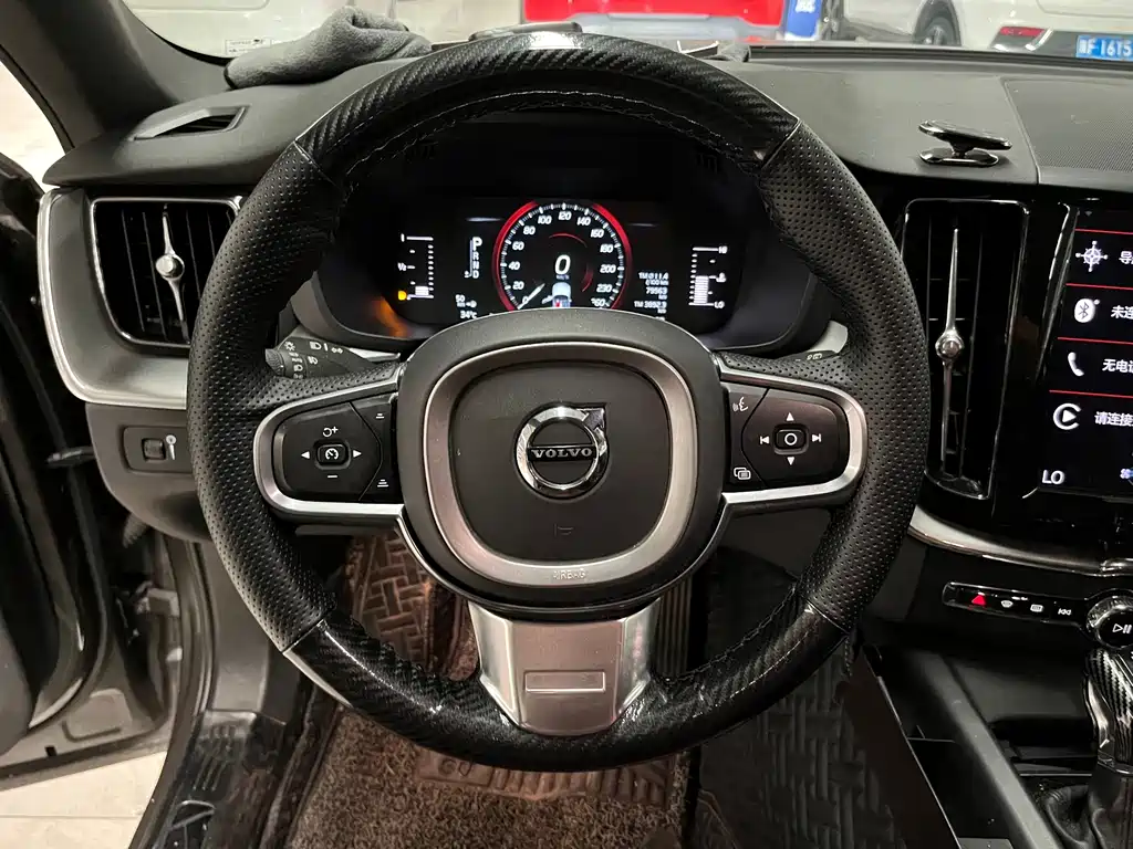 Volvo XC60 2020 — фото 8