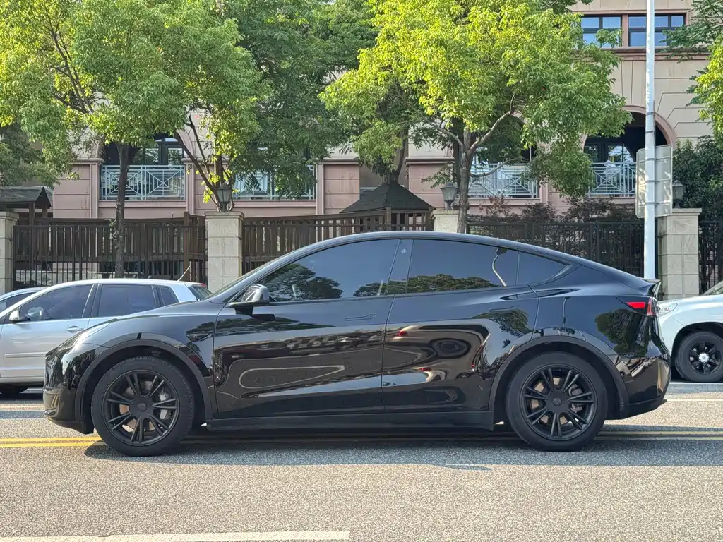 Tesla Model Y 2023 — фото 15