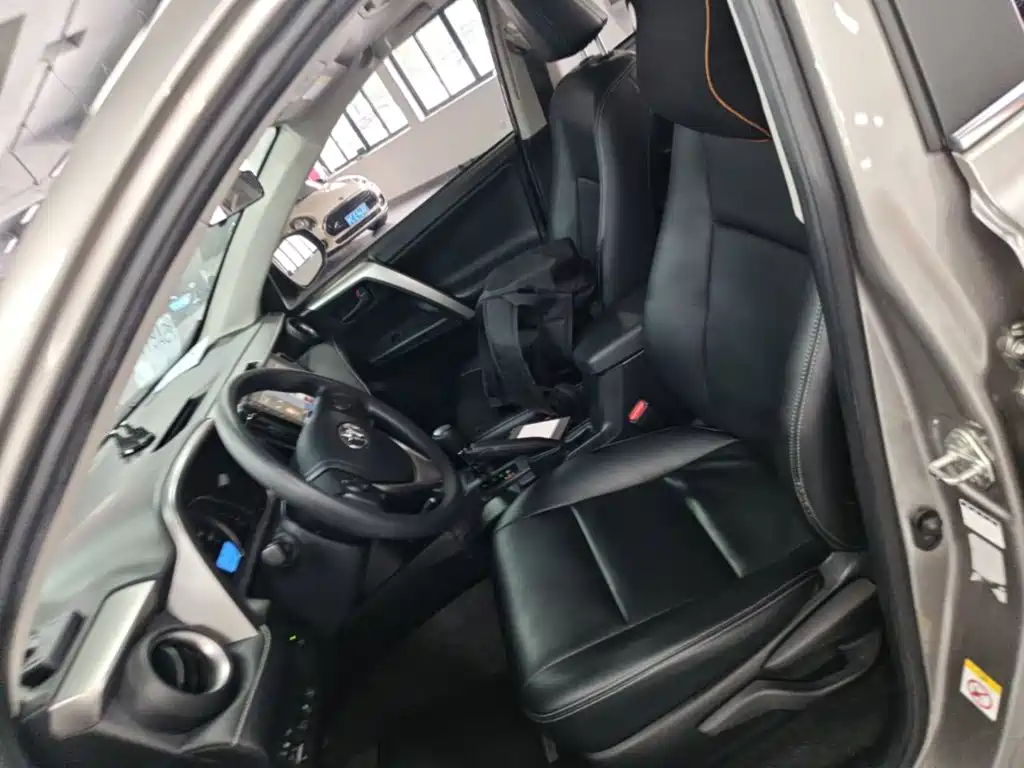 Toyota RAV4 2016 — фото 15