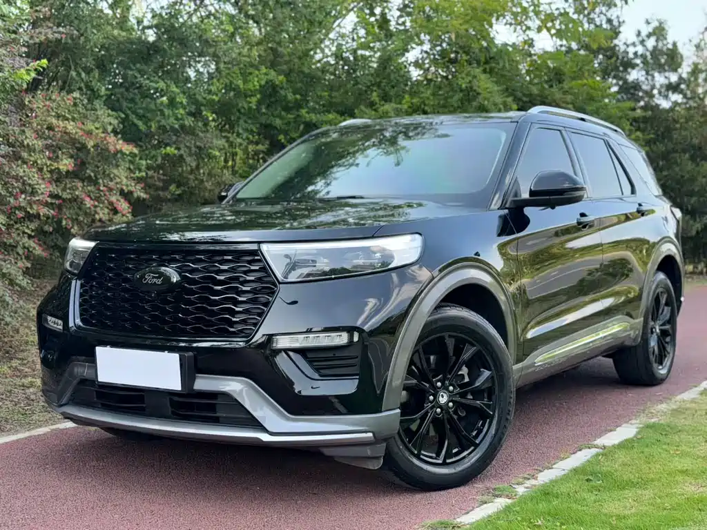 Ford Explorer 2021 — фото 1