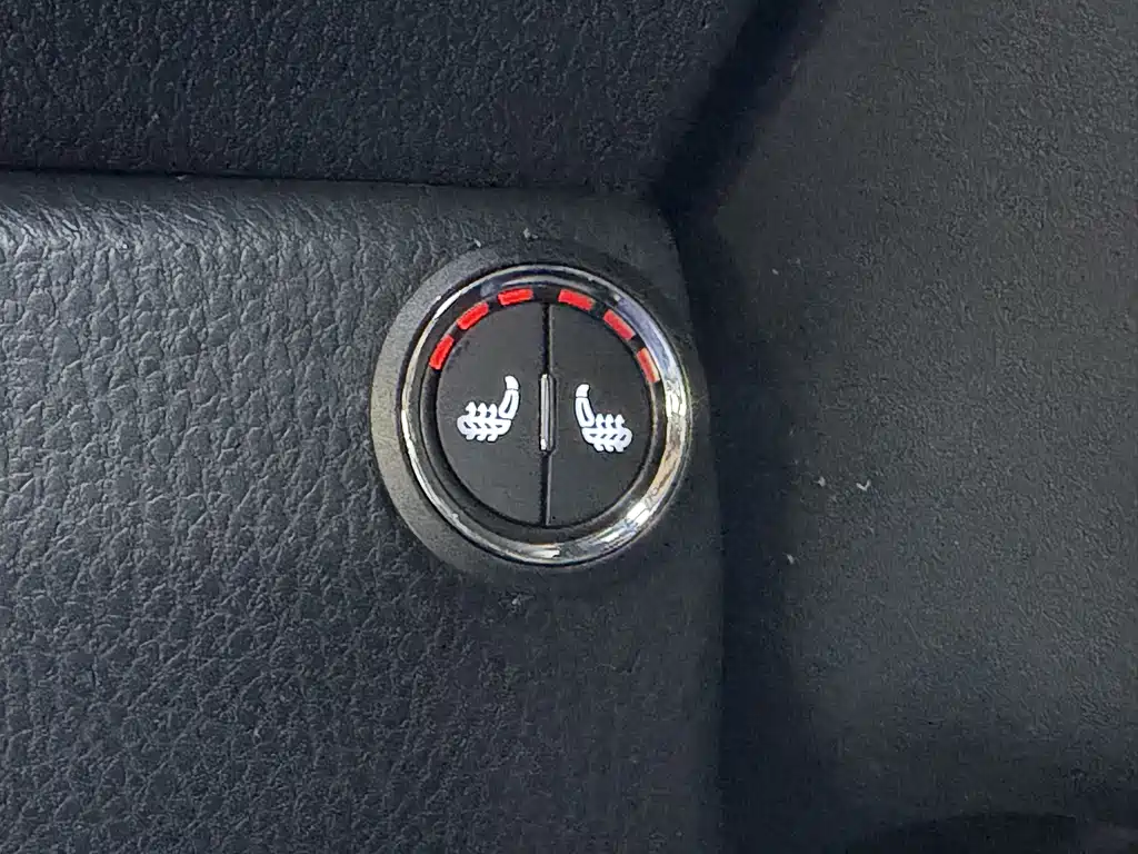 Toyota Yaris L 2022 — фото 12