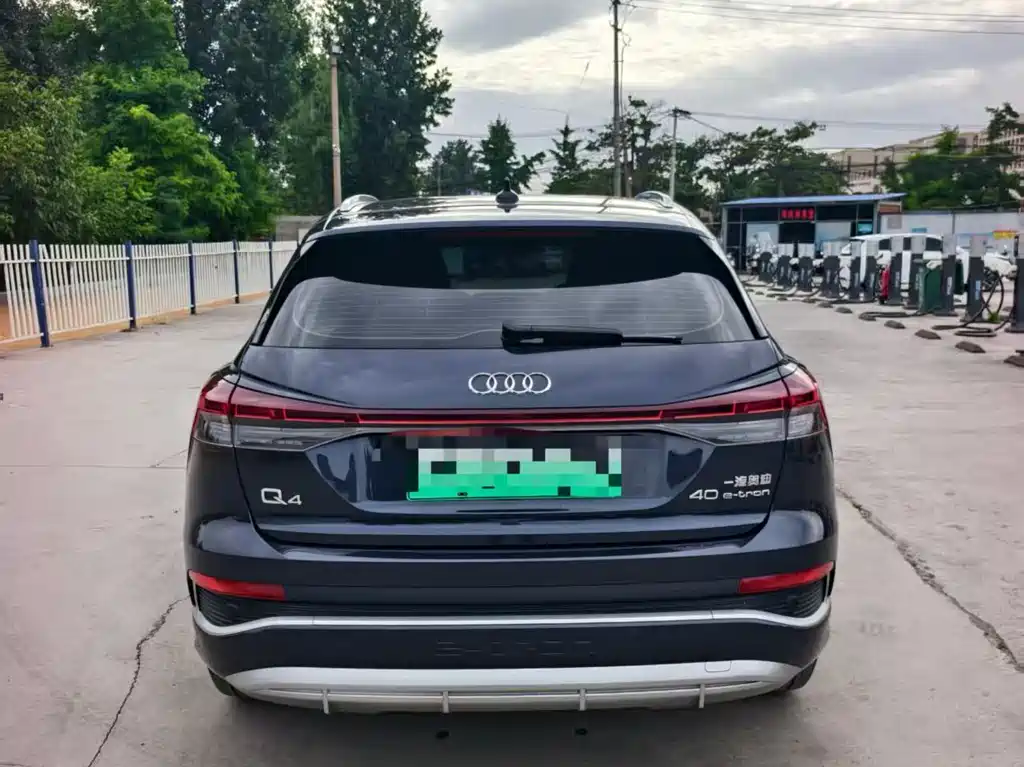 Audi Q4 e-tron 2023 — фото 5
