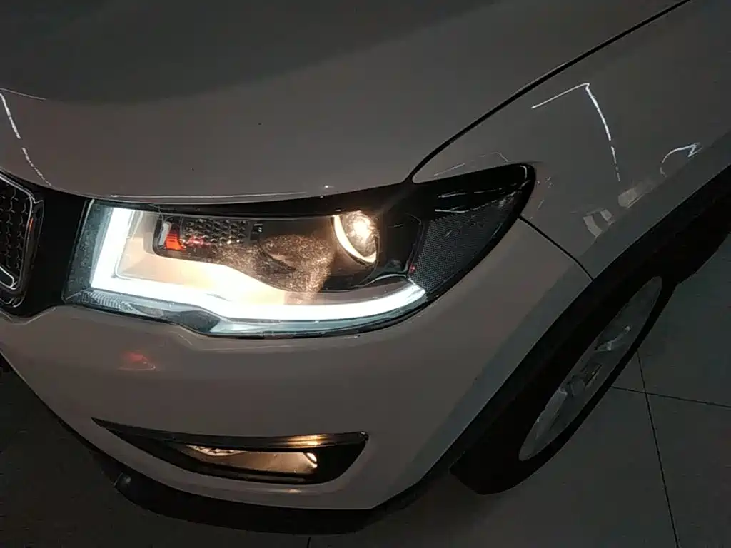 Jeep Compass 2017 — фото 24