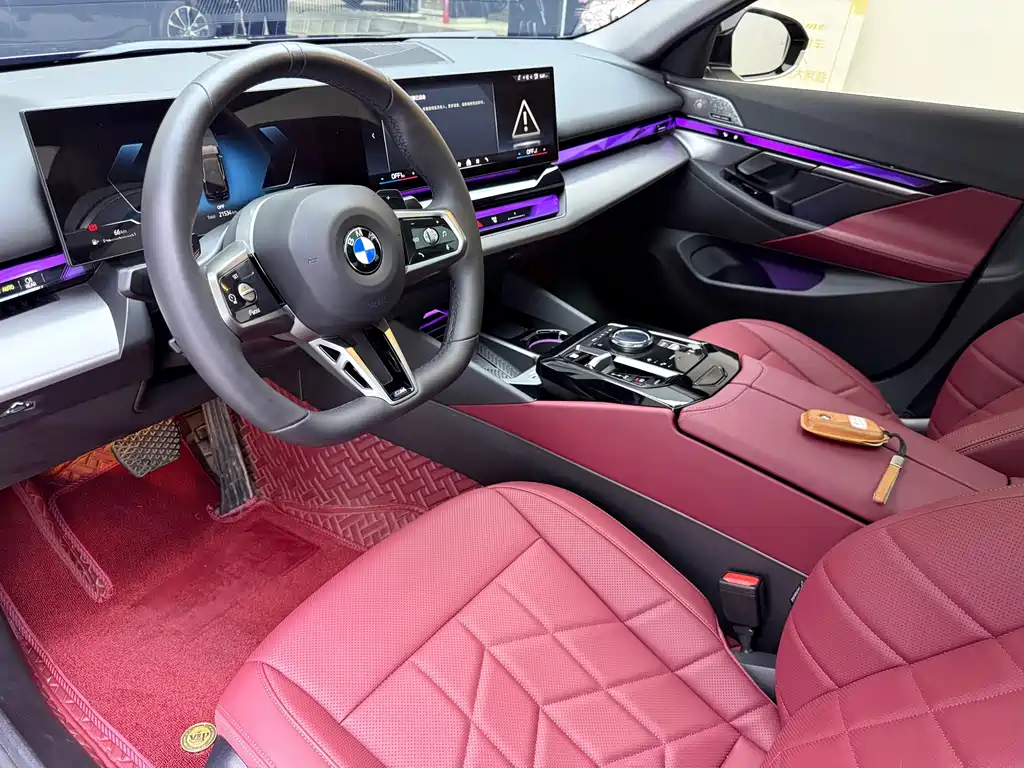 BMW 5 Series 2025 — фото 13
