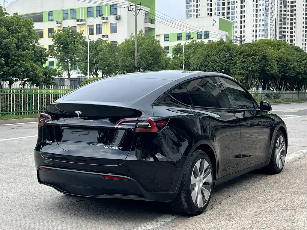 Tesla Model Y 2022 — фото 9