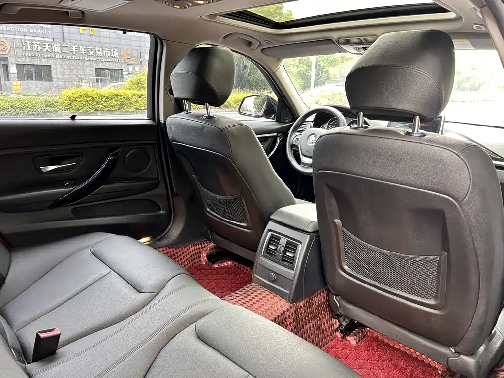 BMW 3 Series 2017 — фото 14
