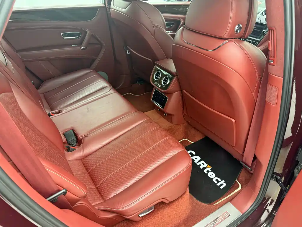 Bentley Bentayga 2018 — фото 17
