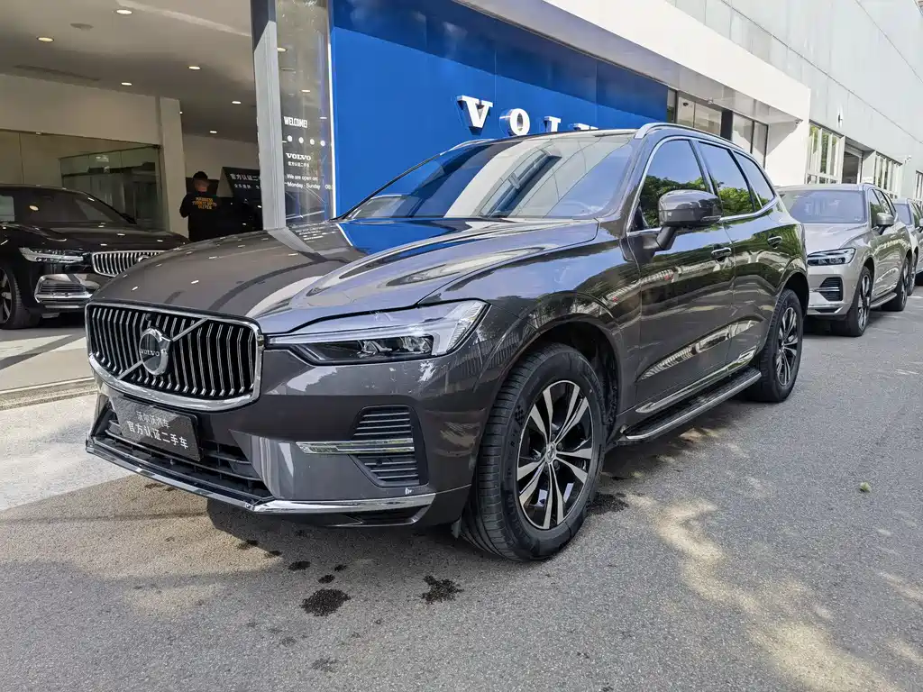 Volvo XC60 2023 — фото 1