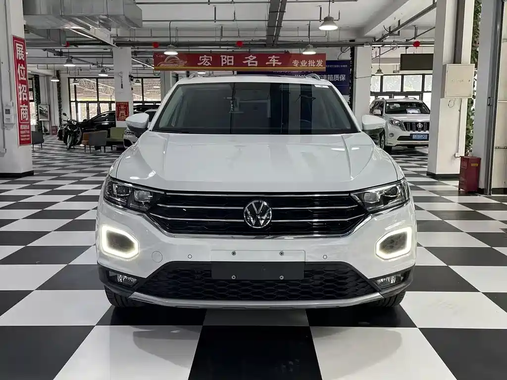 Volkswagen T-Roc 2023 — фото 2