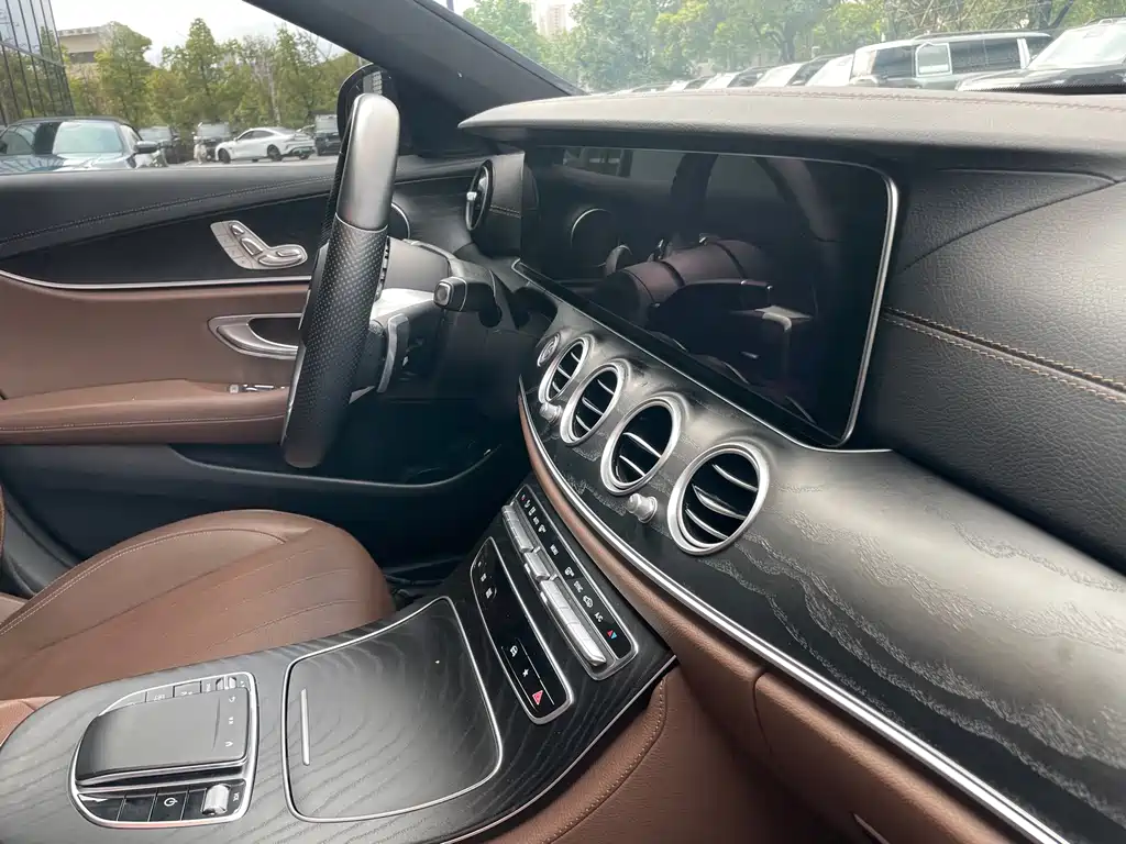 Mercedes-Benz E-Class 2022 — фото 19